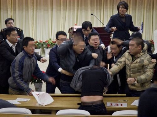 日本お助け隊の丹下幸男は詐欺師か救世主か? 13